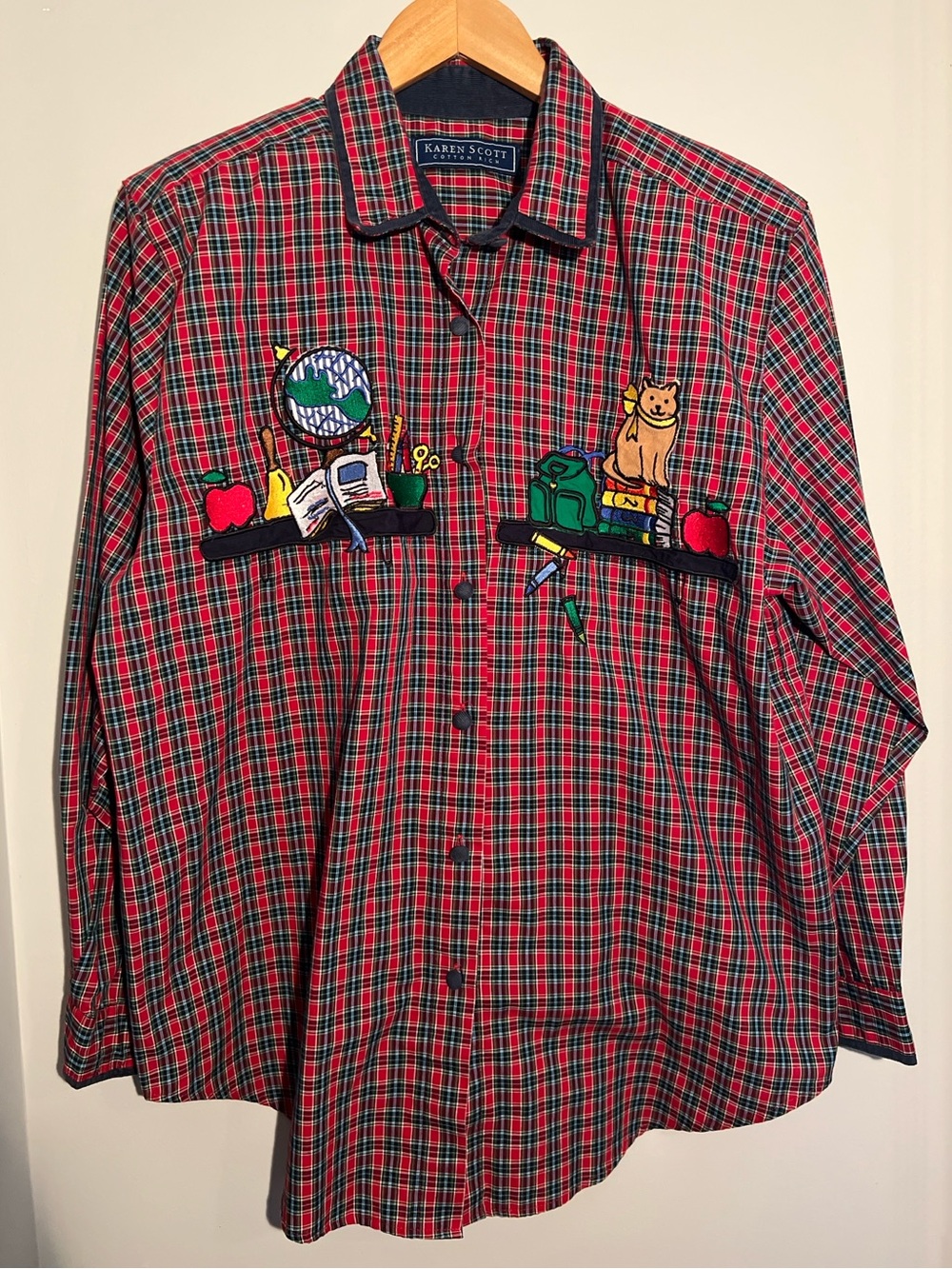 Karen Scott Cotton Rich Vintage Plaid Embroidered Academic Scene Button Up Top